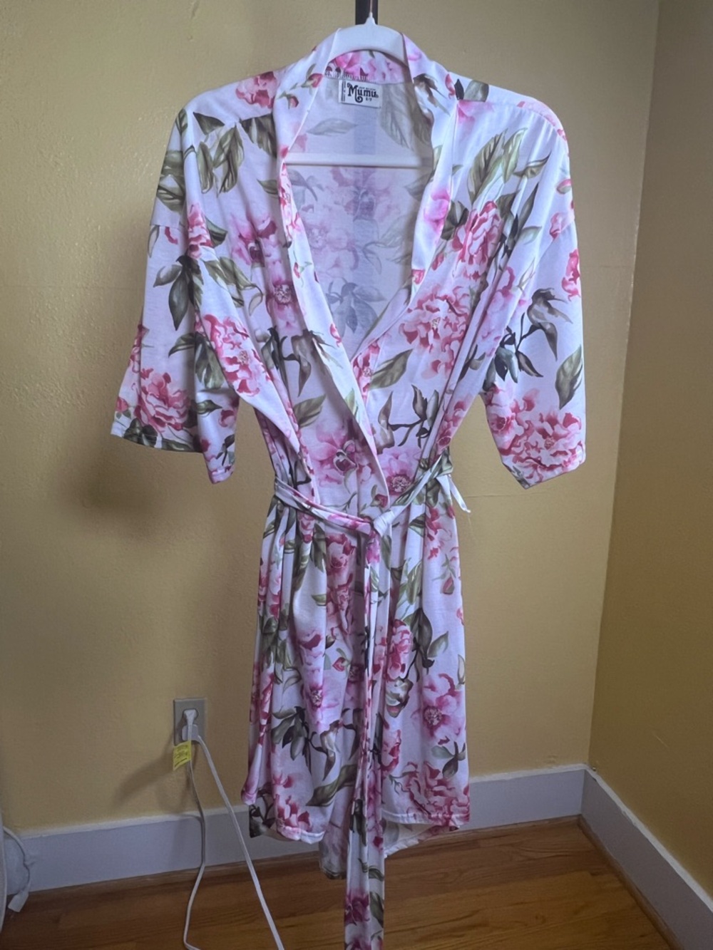 Show Me Your MuMu, Floral Wrap Robe in Pink and White, One Size